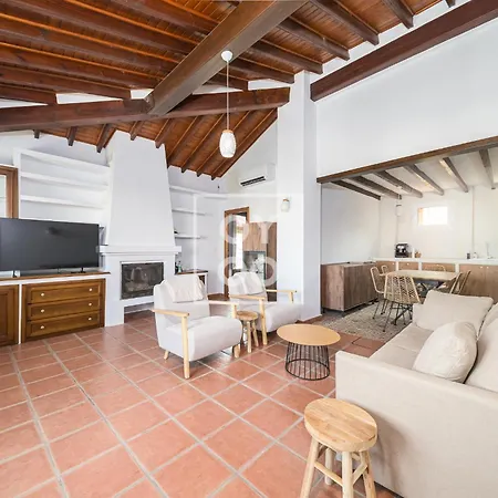 Luz Del Faro, With Seaview, By Oyoostays